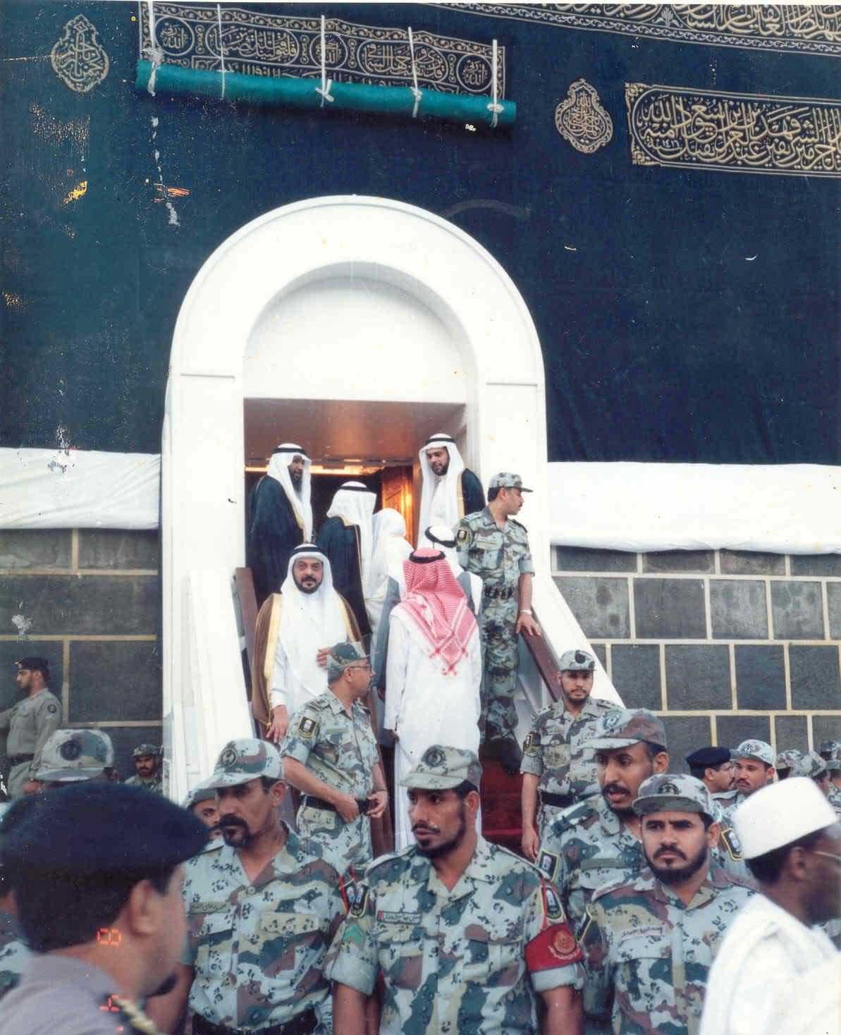 514tua 1 - [Pic]:Inside the Kaaba!!