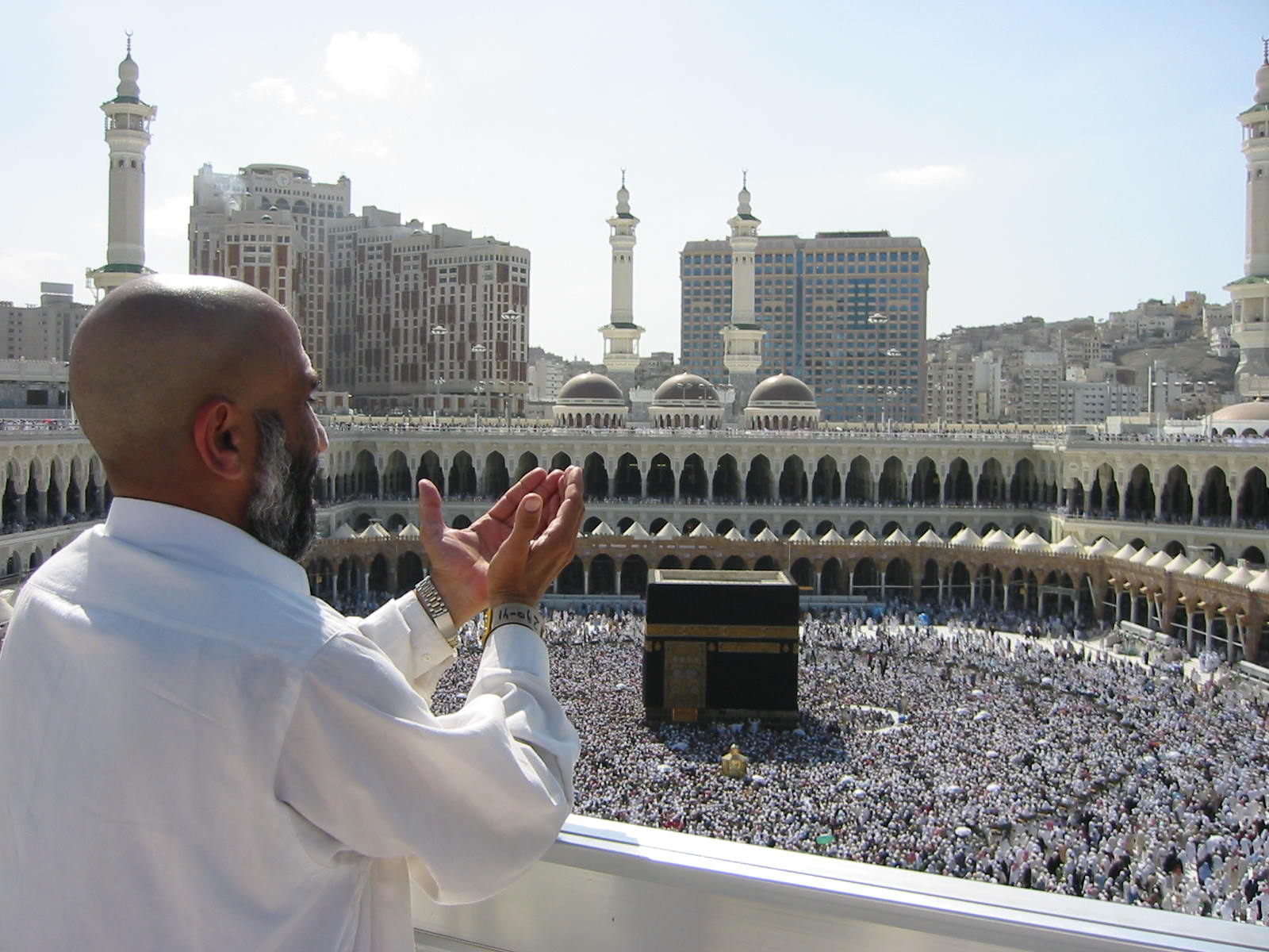 Supplicating Pilgrim at Masjid Al Haram  1 - Pictures of Holy Places