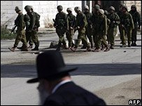  41224750 setthebafp203body 1 - Israel removes Hebron protesters