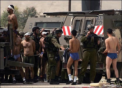  41440142 jerichopansafp416 1 - Israeli army raid on a Palestinian jail (yep, israel doesn't want peace, pic warning)