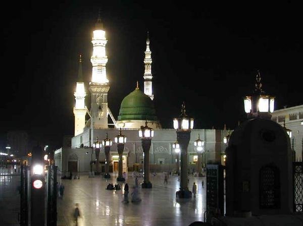 Ruang_luar_masjid_maqam_nabi-3.jpe