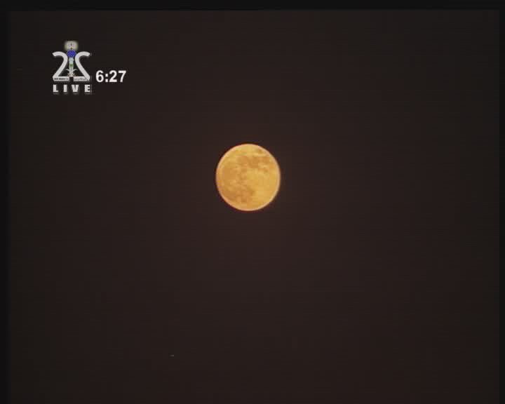 1_moon_m20061007mad-3.jpg