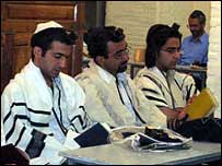  42114548 yazdsynagogue203 1 - Iran's proud but discreet Jews
