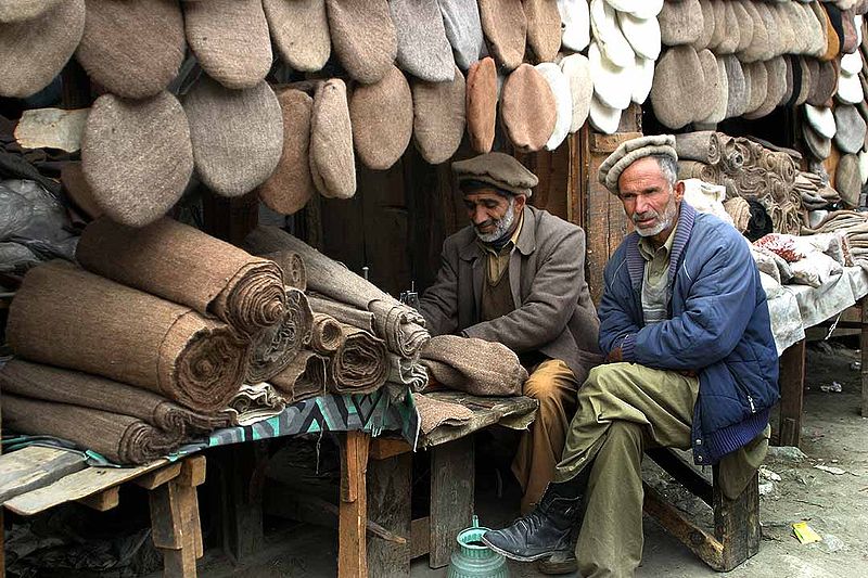 800pxCraftmenpakolhatsnorthenpakistanbyb-1.jpg