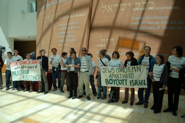 640_antizionist_jews014-2.jpg