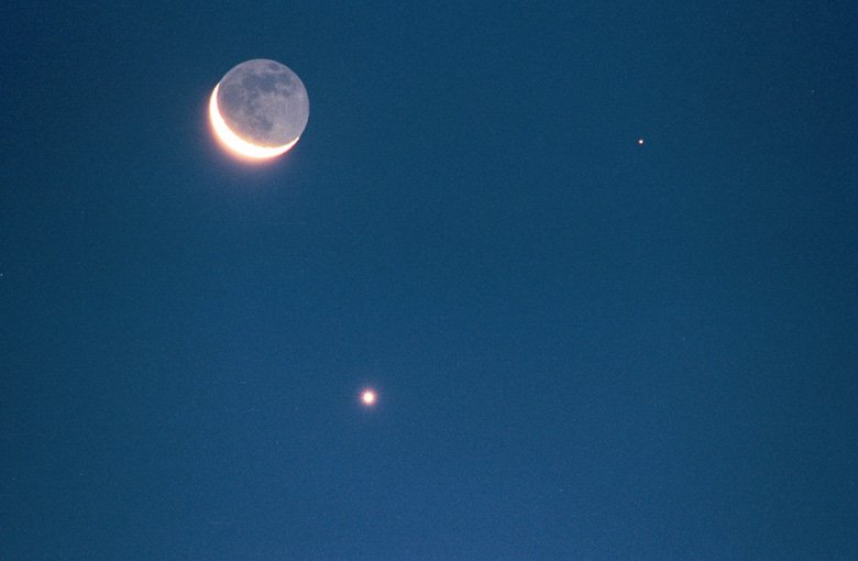 Moon_Venus_Mars_400mm_SkyNewsJPG-1.jpg