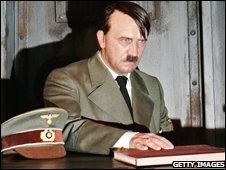 44807738 11 1 - Waxwork Hitler beheaded in Berlin
