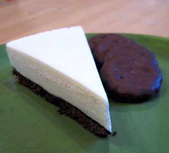 mintcookiecheesecakeslice-1.jpg
