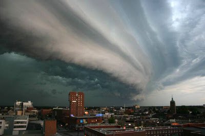 shelf cloud 1 - top 10 VERY rare Clouds !!!