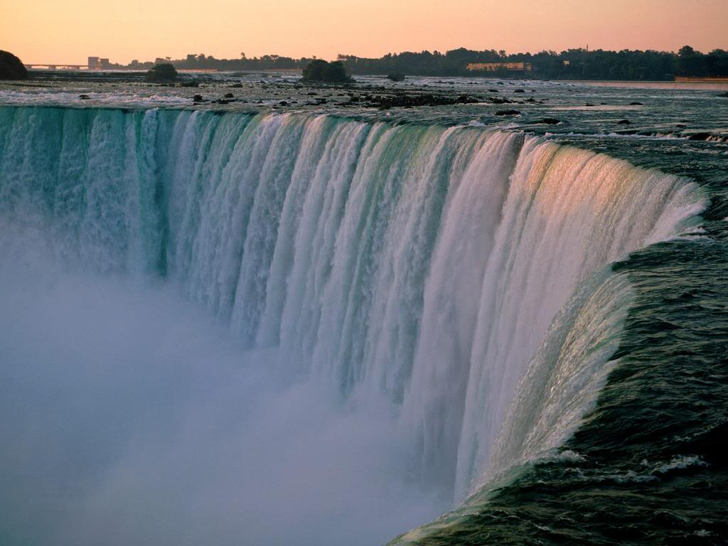 FallinginLoveAgainNiagaraFallsOntar-1.jpg
