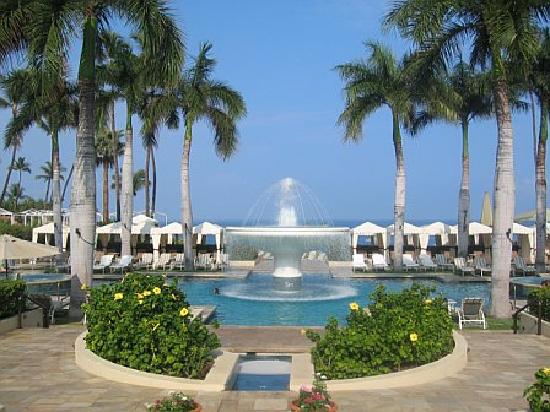 fourseasonspoolarea-1.jpg