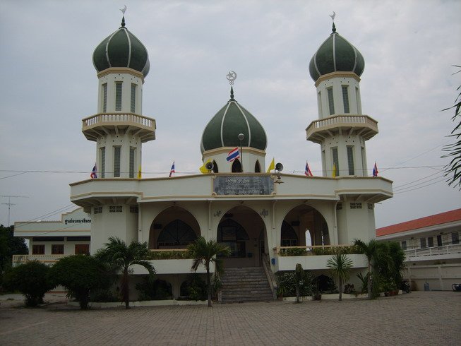 thailand mosques naklua hidayatusaligeen 1 - Guess who/where
