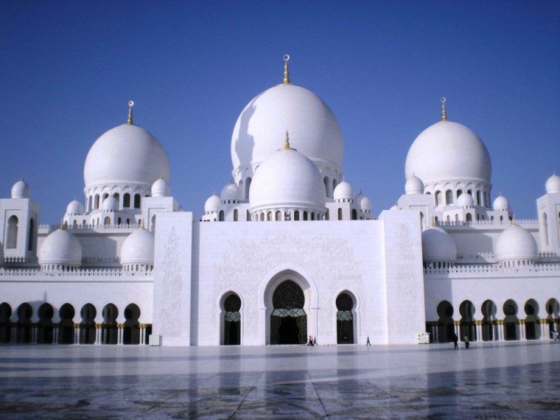 32e136000974c77e1e9ddeb4be456d99 large 1 - Most Beautiful Masjids