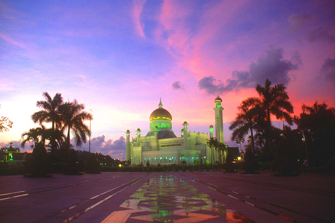 BWN20Brunei20Bandar20Seri20Begawan20Omar 1 - What Mosque is this? Can someone help me out?