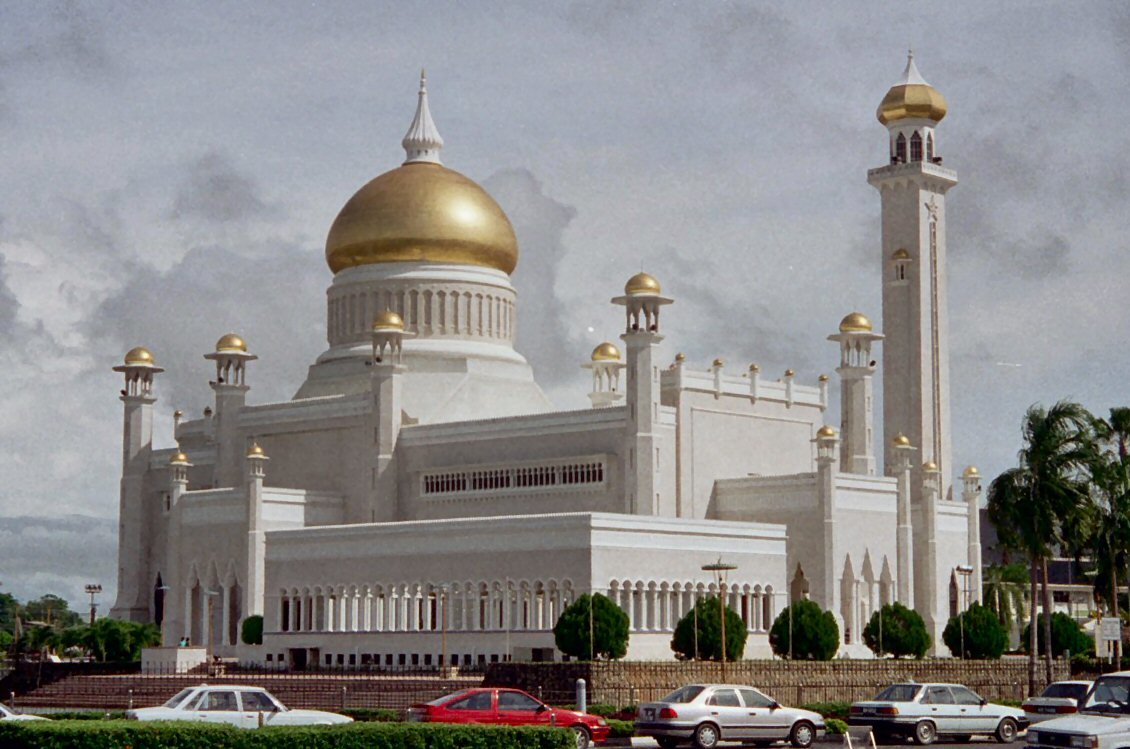 Brunei__Masjid_Sultan_Omar_Ali_Saifuddin-1.jpg