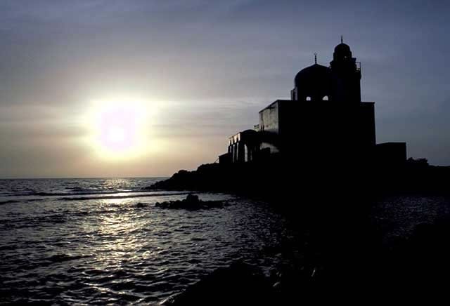 The20Island20Mosque20in20Jeddah2 jpg 1 - the towers of the house  old & new jpg ابراج البيت