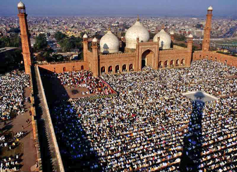 lahore badshahi 1 - Most Beautiful Masjids