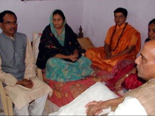 sadhviconnction_313-1.jpg