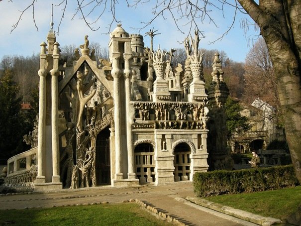 04idealpalacethumb-1.jpg