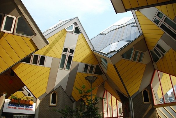 09cubichousesthumb-1.jpg