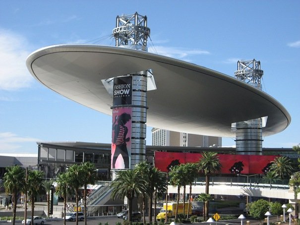 36fashionshowmallthumb-1.jpg