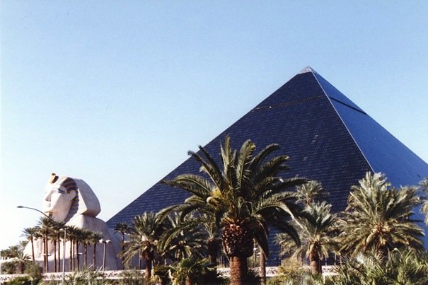 37luxorhotelthumb-1.jpg