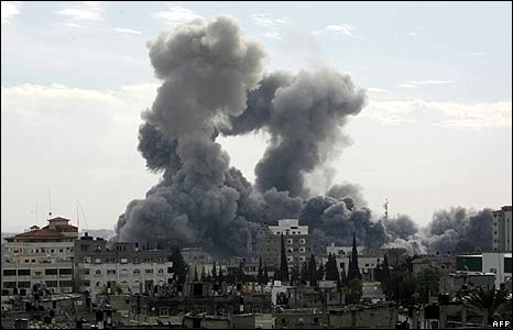  45329289 gaza afp466 1 - Scores die in Israeli air strikes