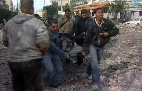  45329294 rescue apgrab466 1 - Scores die in Israeli air strikes