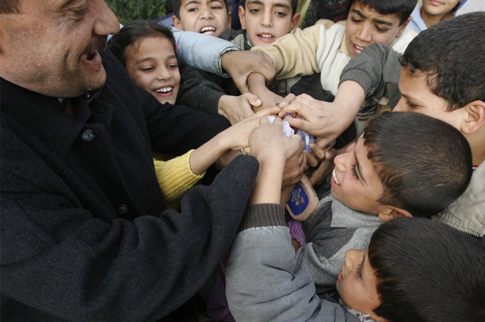 h28 17304847 1 - How People Around The World Celebrated Eid