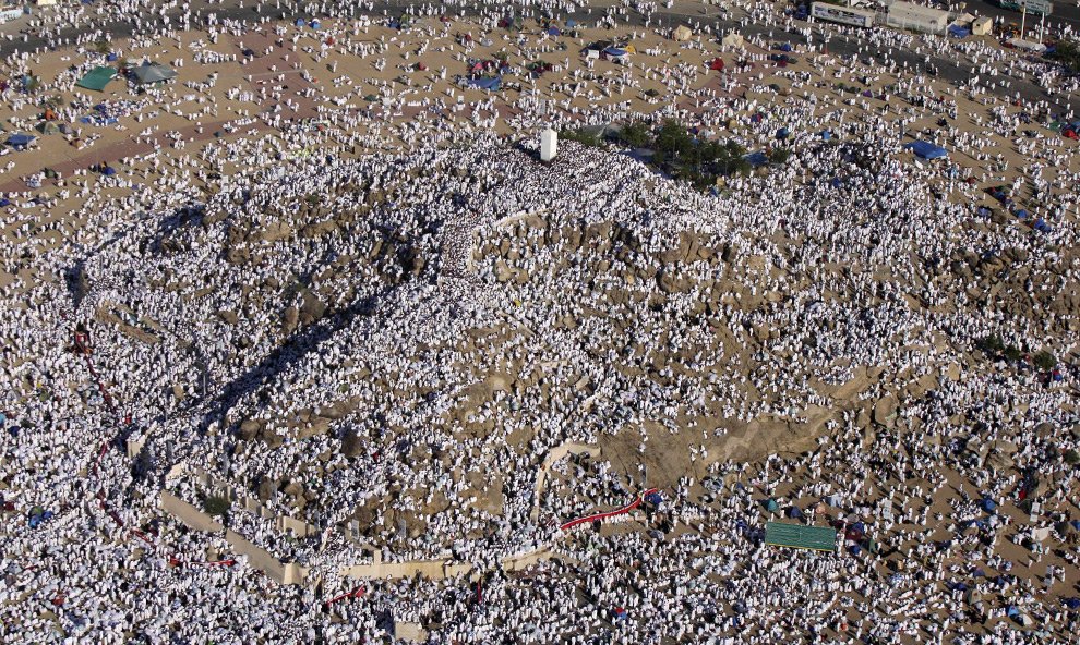 h39 17273999 1 - How People Around The World Celebrated Eid