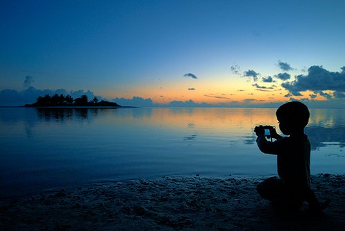 youngphotographermaldivesbeach-1.jpg