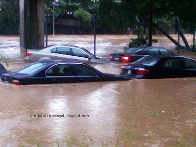 banjirpwtc 1 - Massive flood causes havoc in Kuala Lumpur