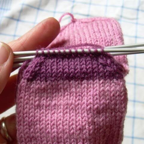 09knittingheel2-1.jpg