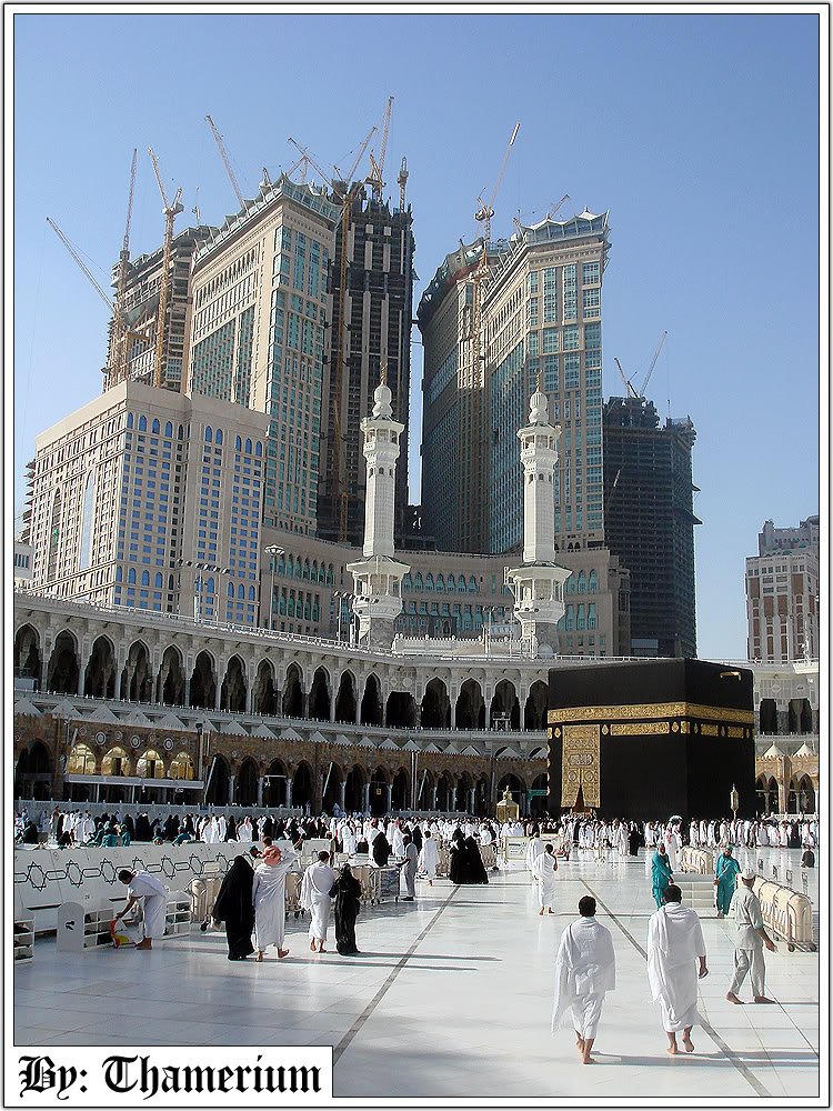 AlMasjidAlHaramOmraTrip23rdF 2 - Tall building near Kaba