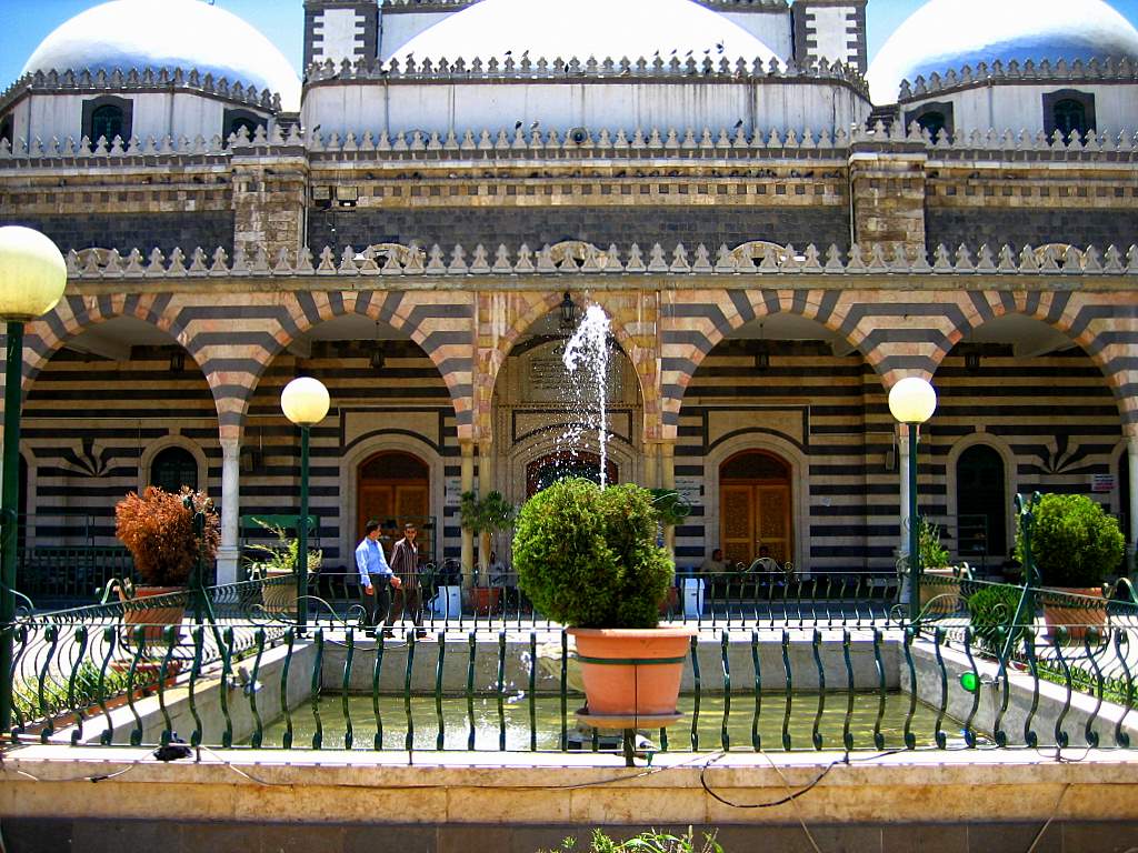 Khaled Ebn ElWalid Mosque  Courtyard 1 - Khalid ibn ilwaleed Mosque...in pix