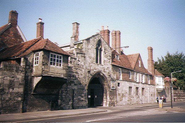 38_07_3MedievalGateSalisbury_web-1.jpg