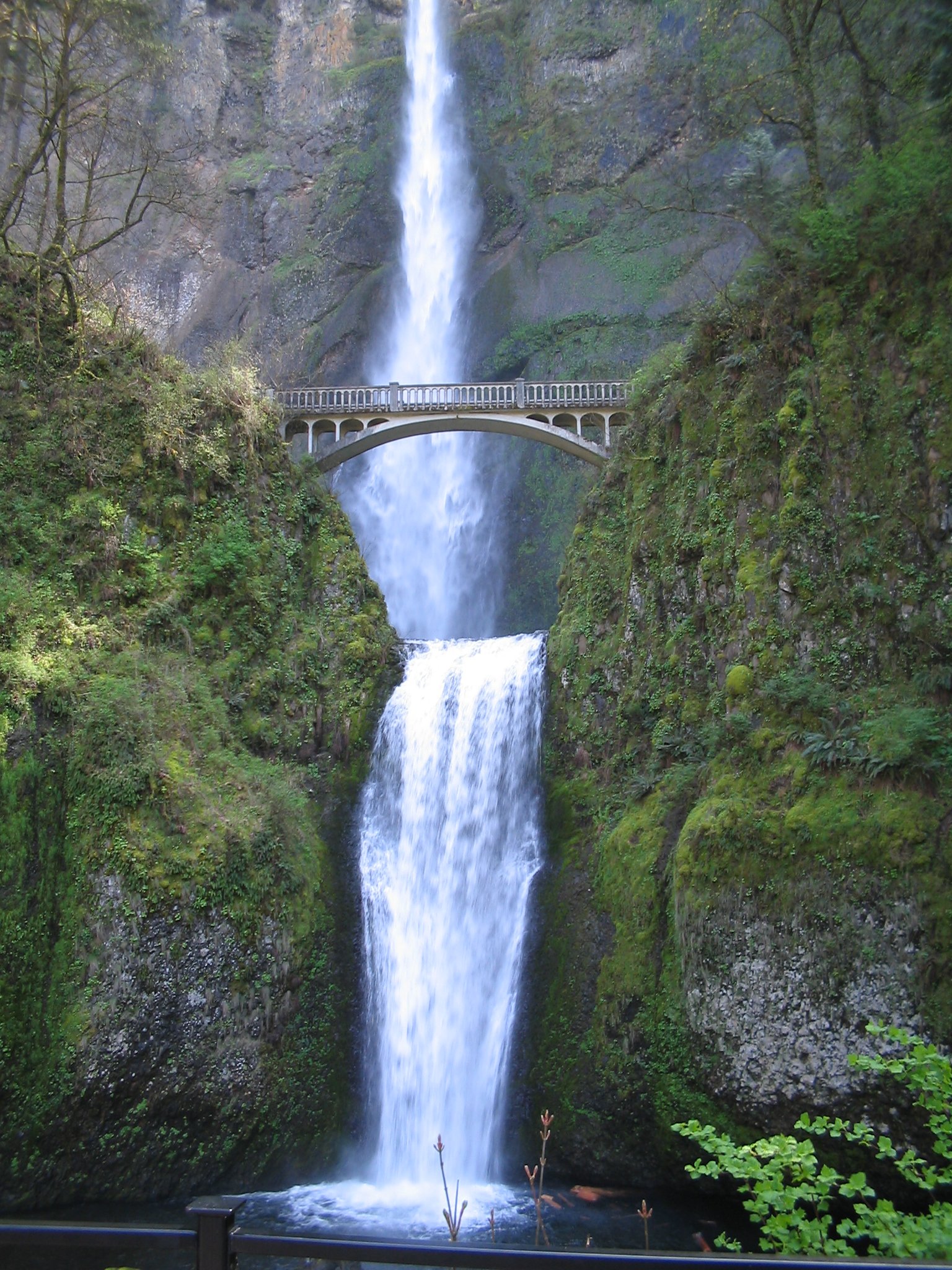 Multnomah Falls from the base 1 - Show off your city!