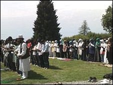  46189886 1 1 - Muslims in European peace drive