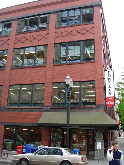 scenicportlandpowellsbooks-1.jpg