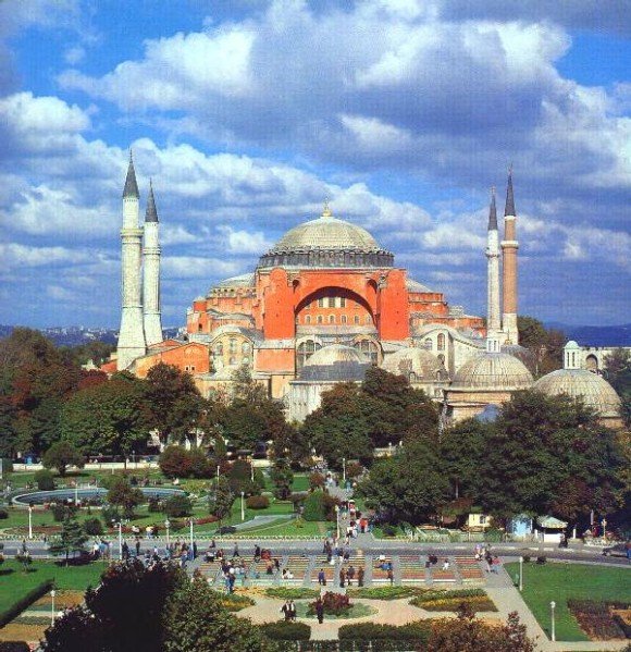 Ayasofya_Uzak-1.jpg