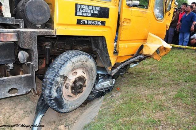 DSC 1424 1 - This nasty road accident happened at my neighbourhood (with pics)