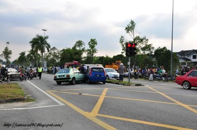 DSC 1431 1 - This nasty road accident happened at my neighbourhood (with pics)