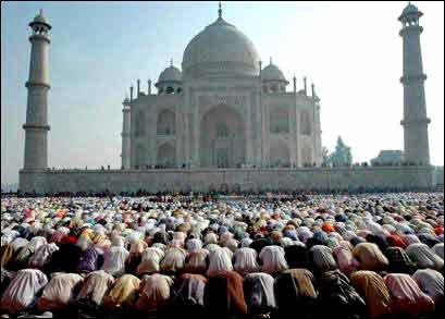 dfhgh8bo 1 - (namaz) muslim praying all around the  world ( beautiful pictures )