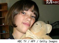 rachelshardlowjellyfishattack240wy042810-1.jpg