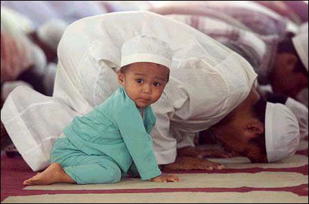 save0053wa 1 - (namaz) muslim praying all around the  world ( beautiful pictures )