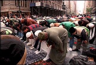 save03423494rx 1 - (namaz) muslim praying all around the  world ( beautiful pictures )