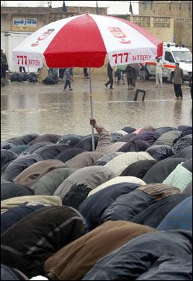 saveewr343431rw 1 - (namaz) muslim praying all around the  world ( beautiful pictures )