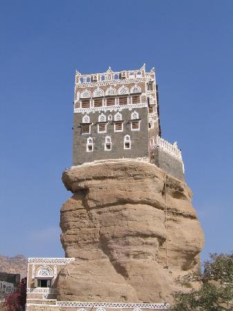 Dar_al_Hajar_Yemen-1.jpg