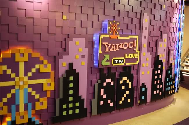 7 2 - Google Office vs Yahoo Office.