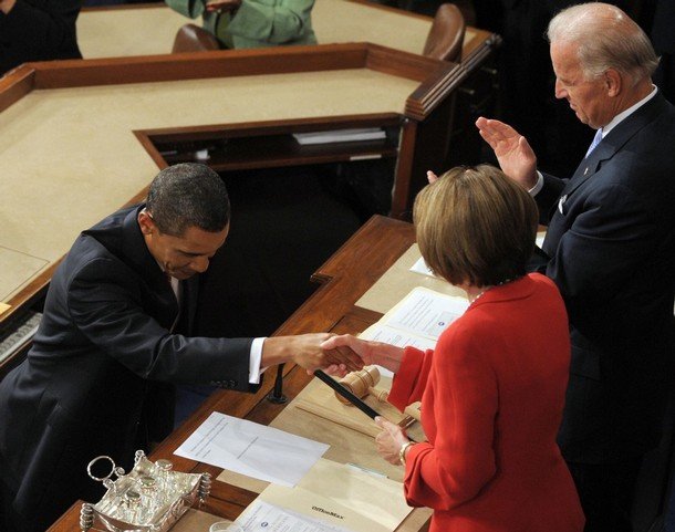 ObamabowshisheadbeforeQueenPelosi 1 - Obama the bow master!